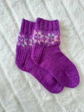 Load image into Gallery viewer, Quilty Cabin Socks // PDF Knitting Pattern