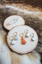 Load image into Gallery viewer, Aventurine Hawk + White Howlite Flower // Stitch Marker Set