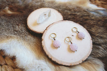 Load image into Gallery viewer, Rose Quartz Flower // Stitch Marker
