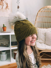 Load image into Gallery viewer, Horse Feather Beanie PDF PATTERN