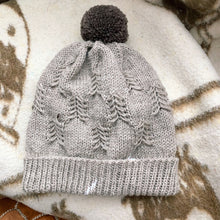 Load image into Gallery viewer, Horse Feather Beanie PDF PATTERN
