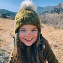 Load image into Gallery viewer, Horse Feather Beanie PDF PATTERN